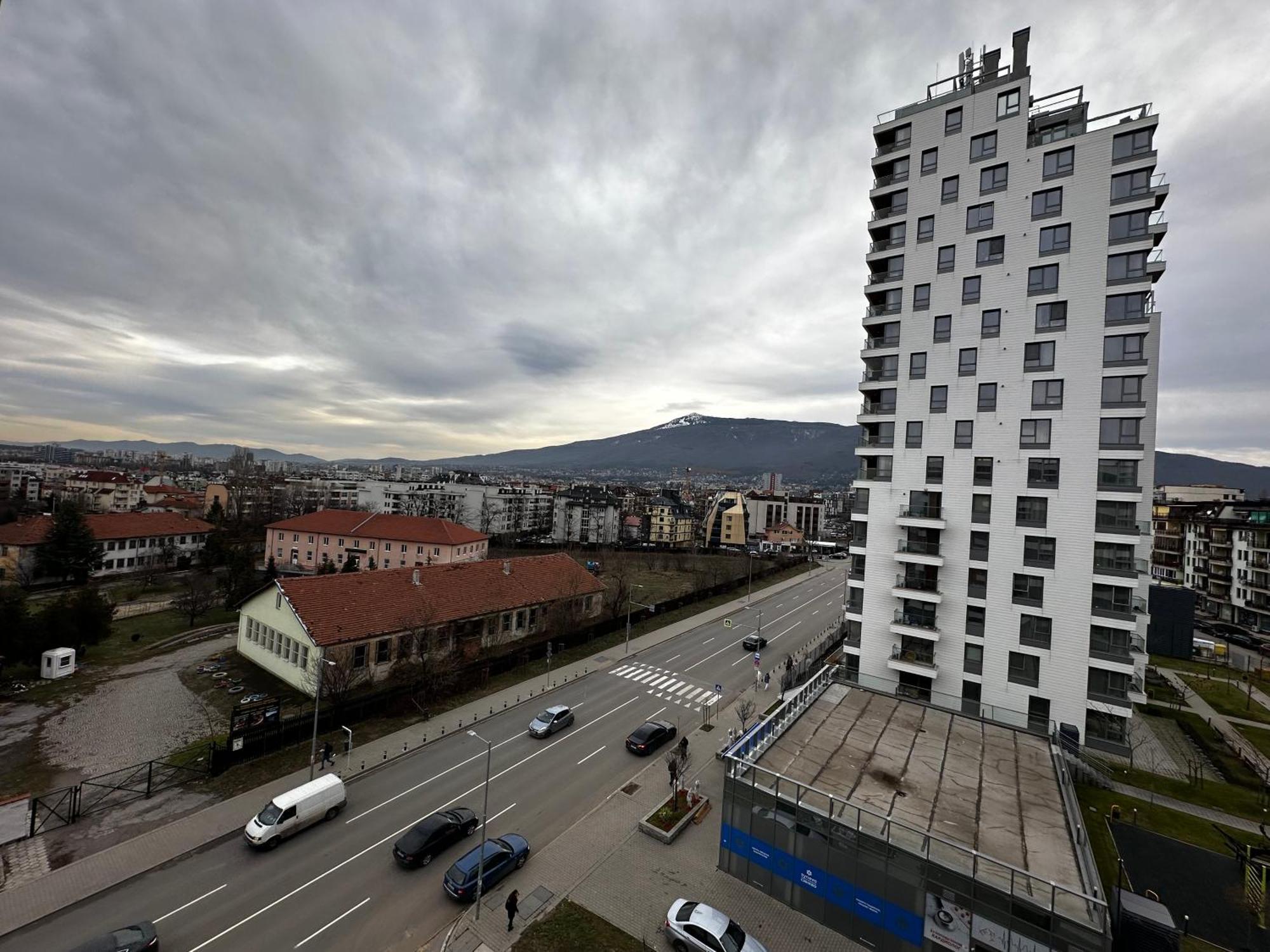 1br Modern Near The *